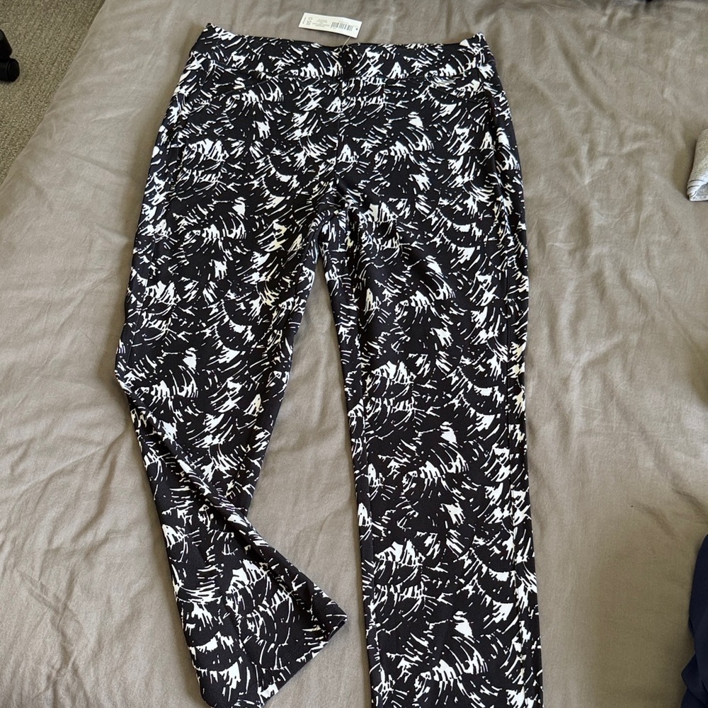 Chico’s Travelers Stylish Black and White Patterned Women's Ankle Pants